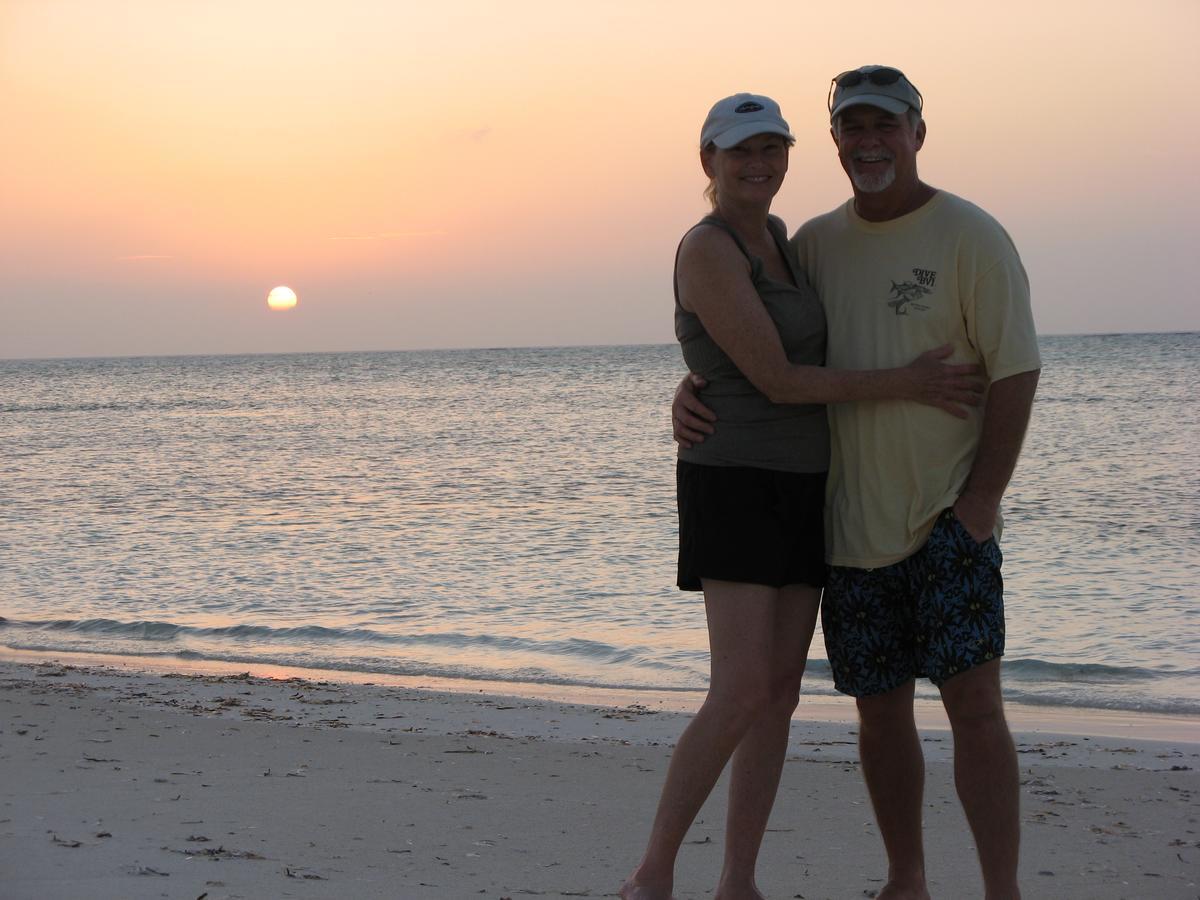 Hollywood Beach Suites Turks And Caicos Whitby Exterior foto